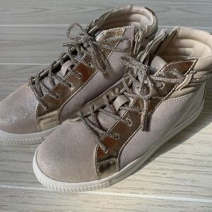 Steve Madden Girls 4 Sparkly Tan Shoes  Gold